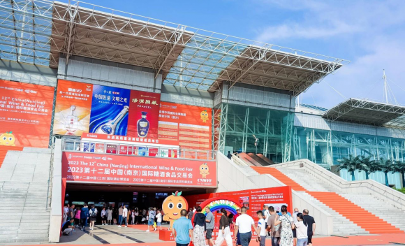 媒体管家：展会现场人气火爆，东方鼎酒再次亮相南京糖酒会！