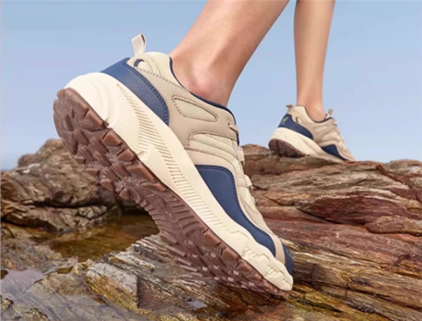 防滑力提升30%+：骆驼盘龙徒步鞋150元起1.2折大促