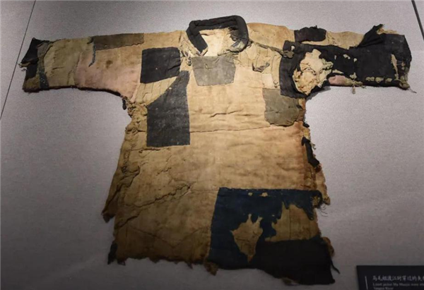 用了几十年的聚酯纤维:是怎么在互联网塌房的