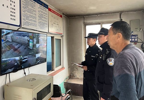 本溪:木盂子治安办开展护航开学季,筑牢“安全墙”活动 本溪:木盂子治安办开展护航开学季,筑牢“安全墙”活动